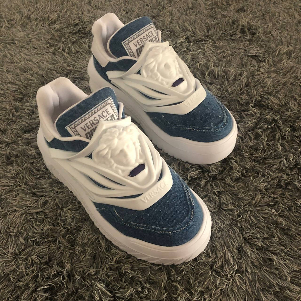 Versace Adidasi Odissea Aly