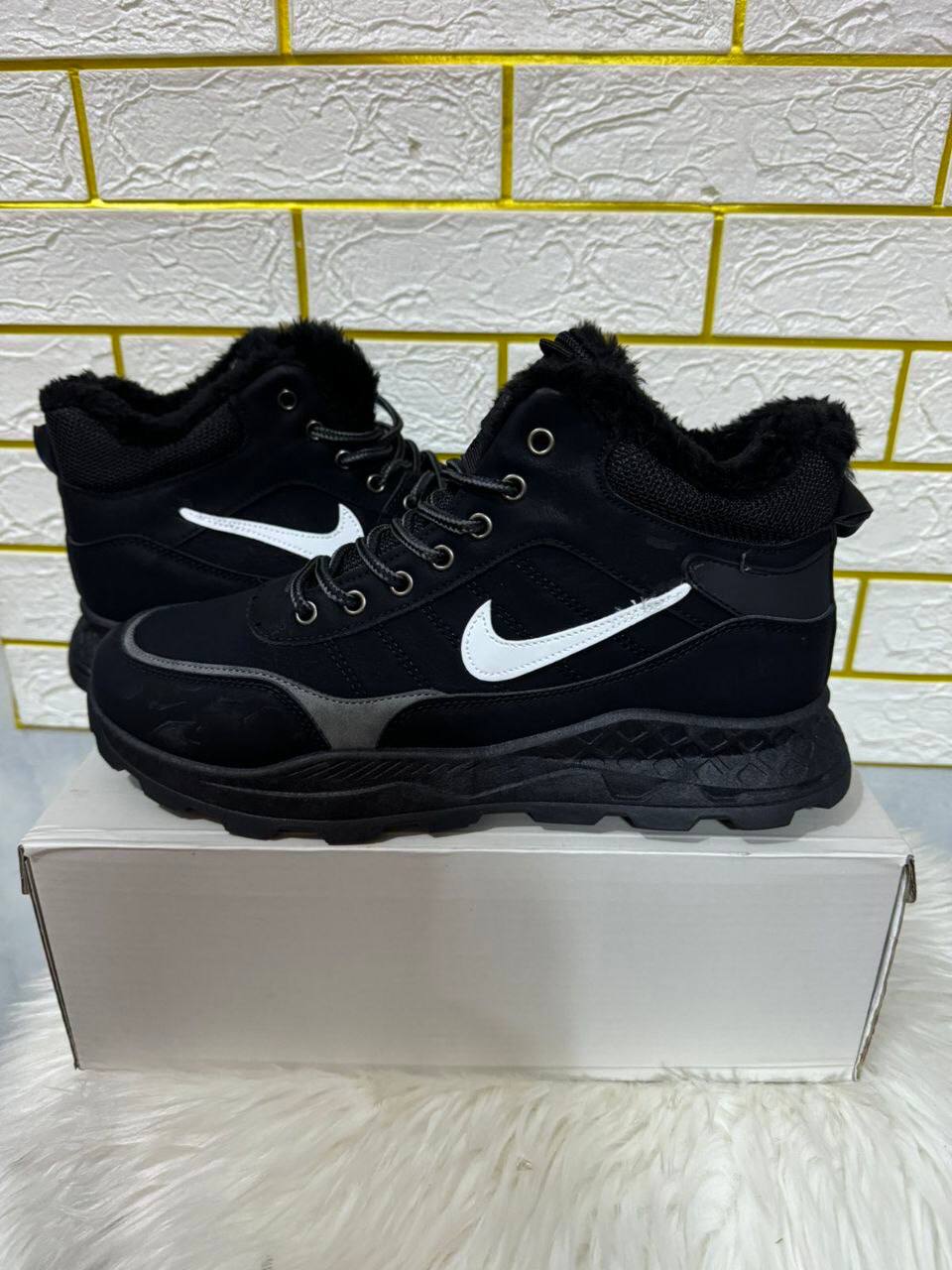 Ghete Nike bārbatii Ant