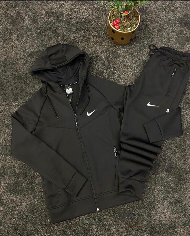Set Trening Nike Negru – Hanorac cu Glugă + Pantaloni